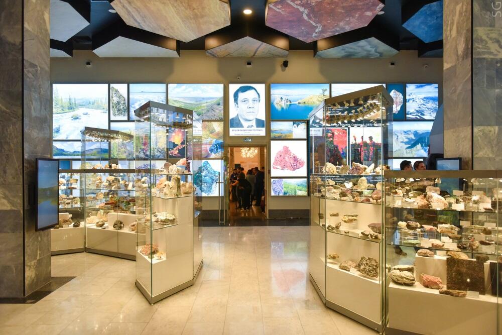 На изображении экспозиционный зал Музея МИСИС «Геологический музей им. В.В. Ершова»
