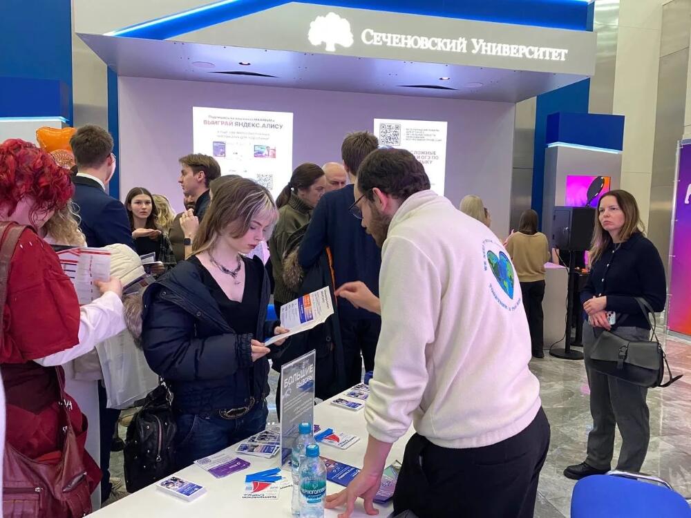 Сотрудники Университета МИСИС на образовательной выставке «Навигатор поступления» в городе Москва