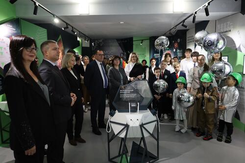 Ректор НИТУ МИСИС Алевтина Черникова и другие гости на открытии центра «Выставка «Железно!» в СТИ НИТУ МИСИС