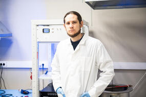 Константин Купцов в лаборатории